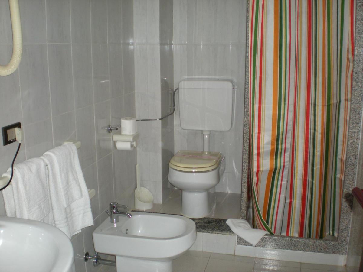 Aer Hotel Malpensa Oleggio Bilik gambar